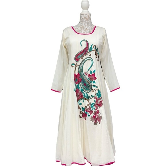 Vintage Long Sleeve Maxi Dress, Boho Style Embroidery, Fits 8-10 Full Length - Picture 3 of 14